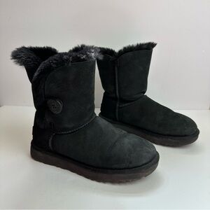 Ugg Bailey Button Boots Women’s Size 7 or UK size 5.5 black Suede winter outdoor